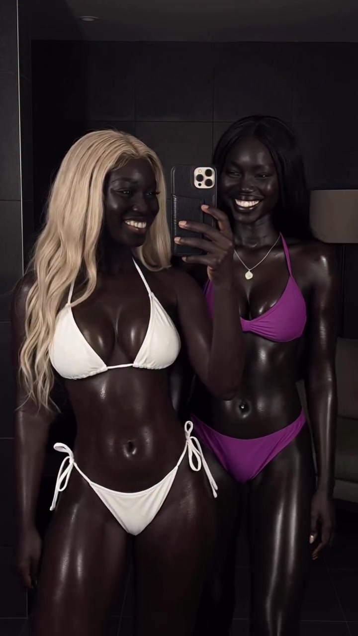 Ayannasoblack and Zariafah – Showing Off Her Sexy Body