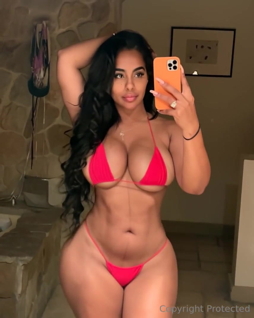 Ayisha Diaz Aka AyishaDiaz Nude Showing Off Her Hot Body